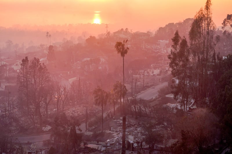 The sun sets over destroyed homes during the Palisades fire, Thursday, January 9th, 2025. Photograph: Kyle Grillot/The New York Times
                      