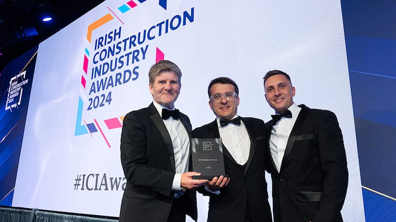 Paul Tierney, interim ceo at MMC Ireland,  presents the BIM initiative of the year award to Fabrizio Giargeri and Marco Guedes, Ardmac