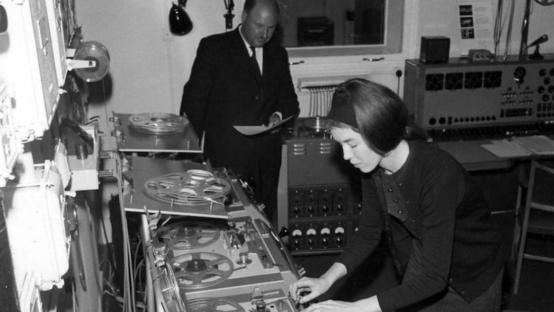 Delia Derbyshire editing a musical note on tape, with help from Desmond Briscoe. Derbyshire, a pioneer of electronic music, produced the soundtrack and theme music for the TV series ‘Dr Who’. Photograph: BBC