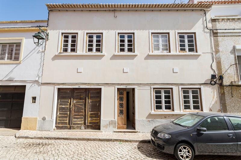 A traditional villa in need of modernisation on the Algarve