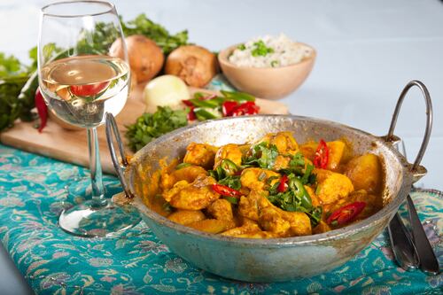 Can you drink wine with curry? 