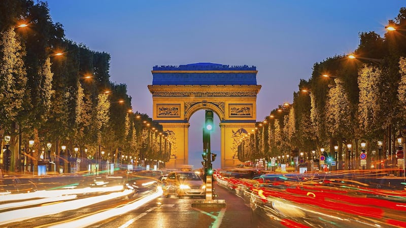 Traffic approaching the Arc de  Triomphe at night