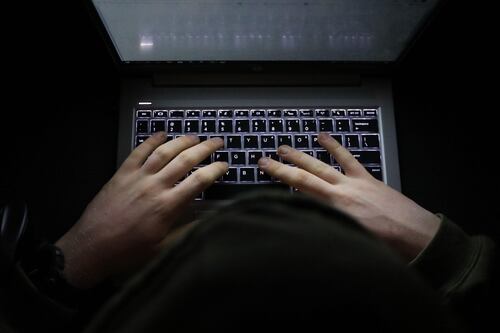 What are the top seven current online scams and how should you deal with them?