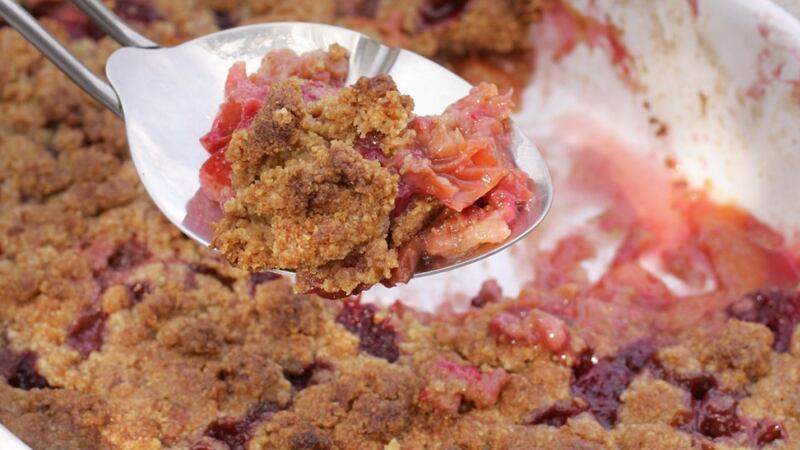 Spiced peach crumble