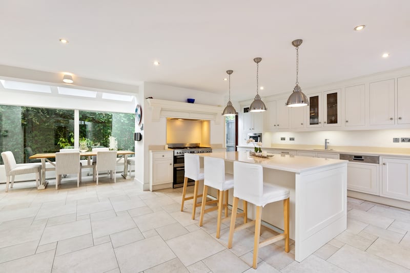 Kitchen and breakfast area