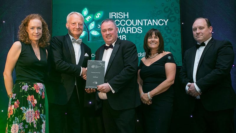 Des O’Neill, Managing Director, ProfitPro presents the Practice of the Year Award to the RSM Ireland team