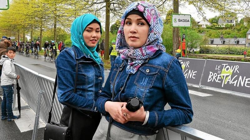 Zahra Alizada (19) is one of six migrant women students admitted this year. Zahra and her sister Masomah (20) are famous in Afghanistan and minor celebrities in northern France, as “the Bicycle Sisters”