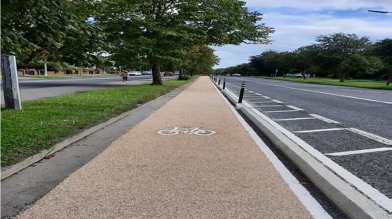 Extruded kerbing on  Griffith Avenue separating the cycle lane from the road