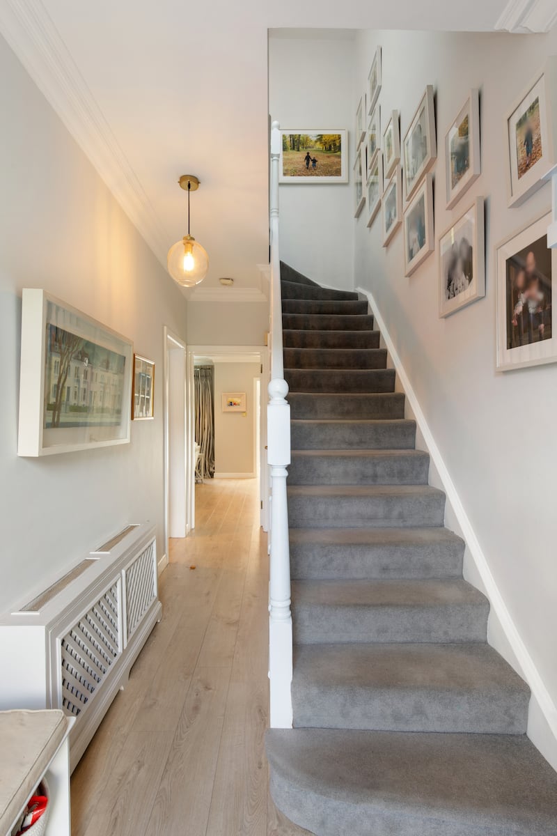 Entrance hall/stairs