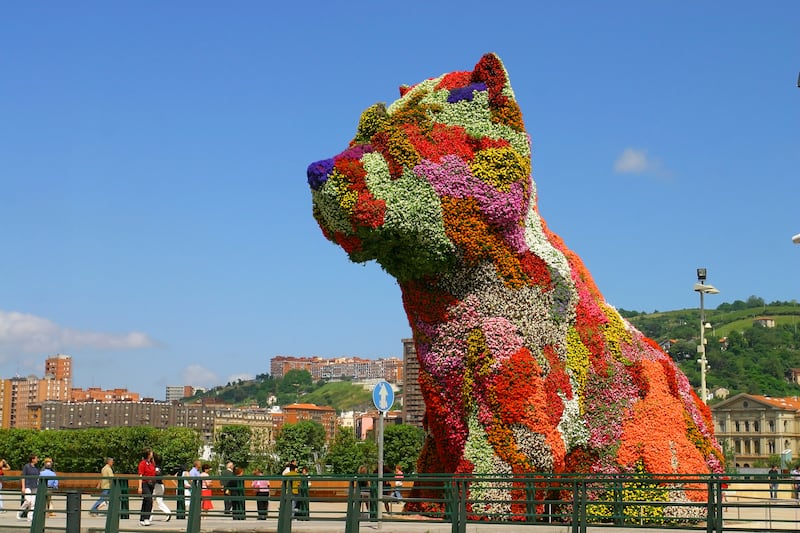 Puppy by Jeff Koons, experience the modern art scene of Bilbao