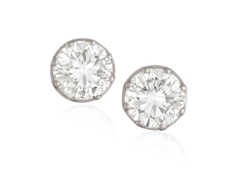 Diamonds from the Toi et Moi dress ring and earrings (€50,000-€60,000) set, which can be unscrewed and converted into a ring, pendant earrings or earstuds at Adam's jewellery auction