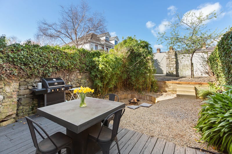 To the rear there’s a paved patio area, a timber sundeck and a gravelled area surrounded by high walls.