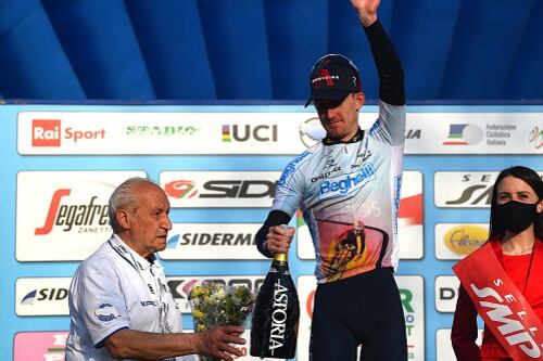 Eddie Dunbar secures biggest victory of his pro career in Italy