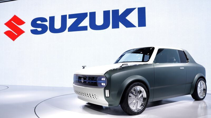 The coolest car of the show was the Suzuki Waku Spo, a concept with a “waku waku” button that lest you switch the cars’s body shape from little coupe to little estate car by retracting the estate part of the roof