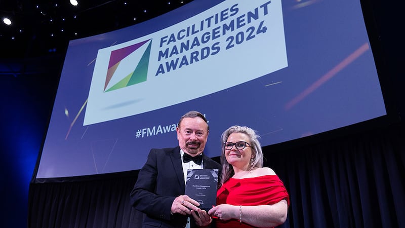 Marian Cronin, business development director of Sodexo, presents the facilities management leader 2024 award to Vincent Hickey, Aramark