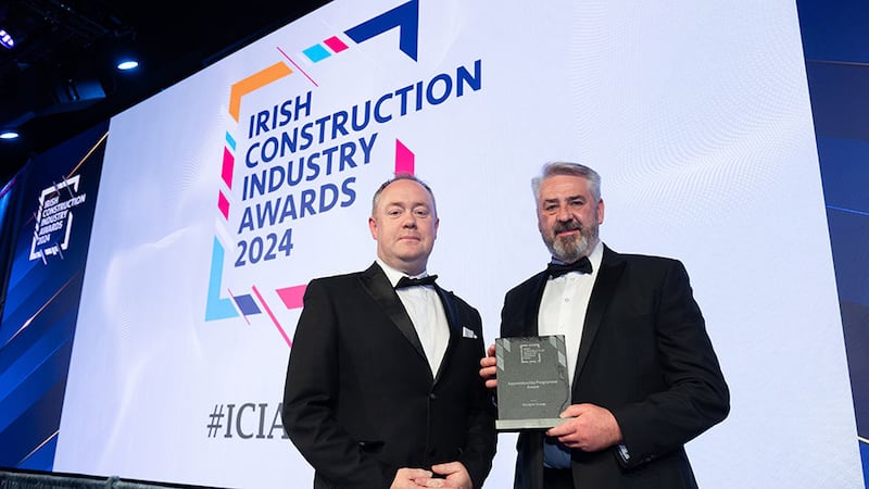 Barry McAuley, awards judging coordinator, presents the apprenticeship programme award to Brendan Kearns, Designer Group