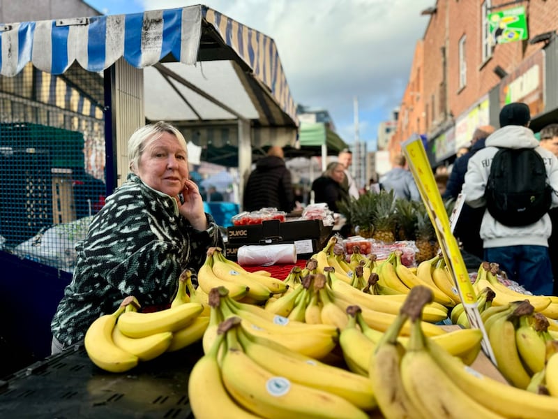 Barrow vendor on Moore St, Dublin, Vendor Caroline Alwright . Pic by freelance reporter  Alekson Lacerda (t0 go with piece on increased evidence of counterfeit currency in circulation) pic taken October 2024