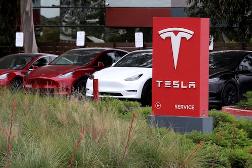 Tesla shares rebound, but doubts remain