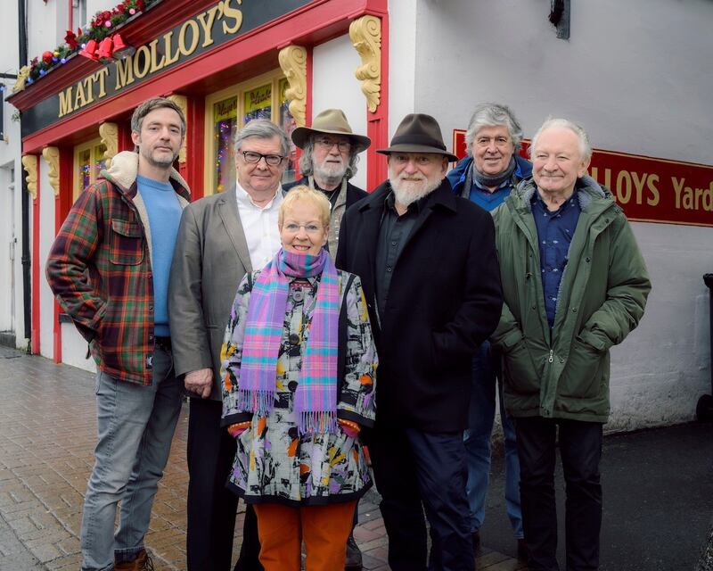 The Bothy Band: Seán Óg Graham, Kevin Burke, Tríona Ní Dhomhnaill, Paddy Keenan, Matt Molloy, Paddy Glackin and Dónal Lunny