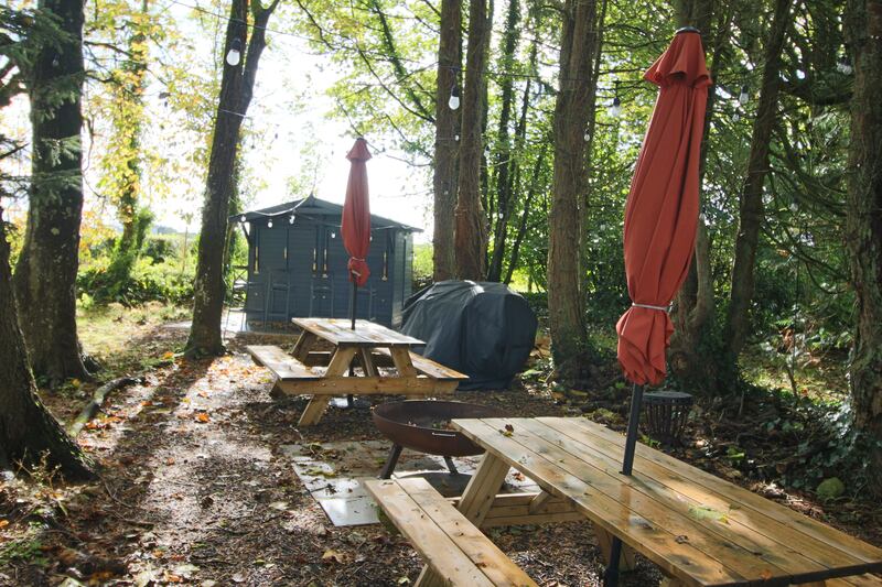 Barbecue, seating area and bar