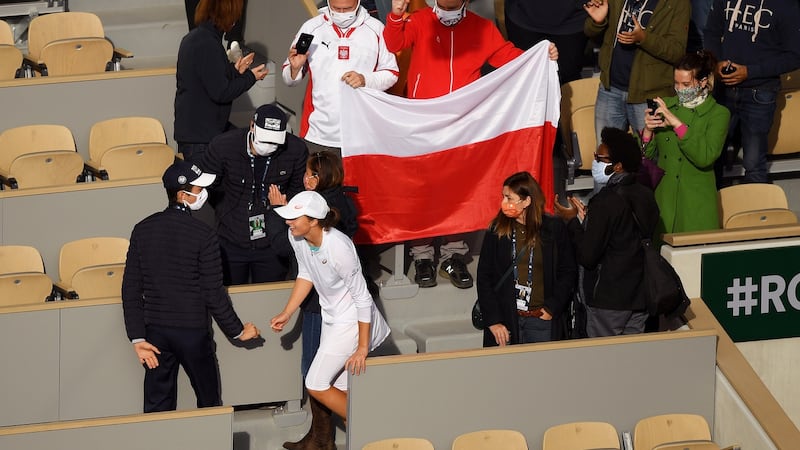 Swiatek celebrates with friends and family in the stands. Photo: Shaun Botterill/Getty Images