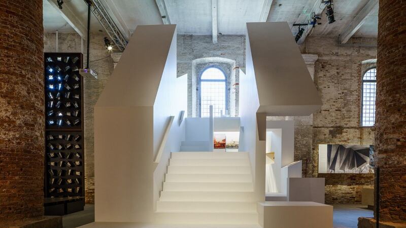 O’Donnell + Tuomey’s starkly white staircase that fuses the entirely different scales of a rambling angular house in Roundstone, Co Galway