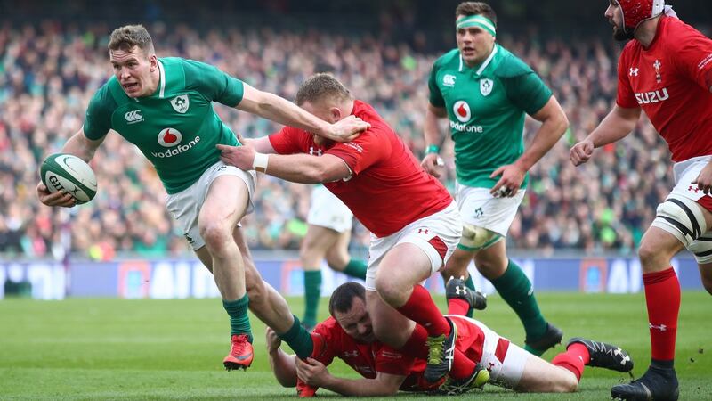 Lee attempts to tackle Chris Farrell. Photo: Julian Finney/Getty Images