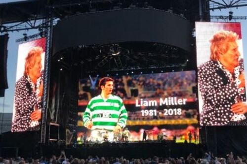 Rod Stewart pays tribute to Liam Miller at Cork concert