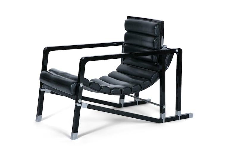 A leather transit chair (€4,000-€6,000) by Eileen Gray