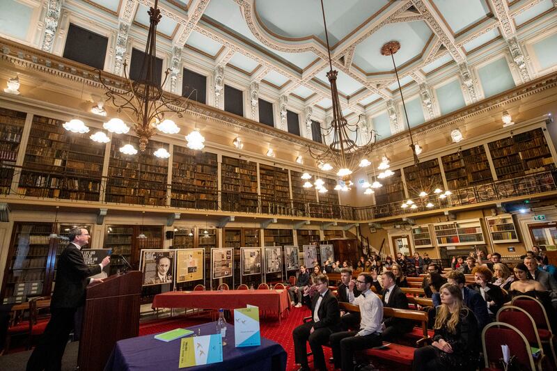 20/01/2023
Royal Irish Academy ,Dawson Street,Dublin.
-NEWS-
The Irish Times Debate Semi-Finals 2023
MOTION: This House Believes that to achieve
a united Ireland Amhrán na bhFiann would have to go.
Chairperson: Patrick Geoghegan 
Professor in Modern History, Trinity College Dublin  
Photo: Tom Honan for The Irish Times.