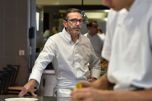 Michelin allows French chef to hand back his three stars