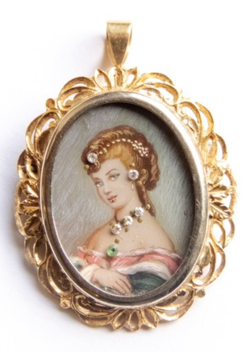 Victorian gold cased lover’s portrait miniature (€500-€800) as a potential Valentine’s Day gift at Matthews auction