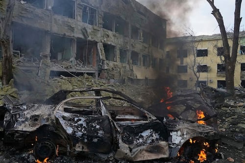 Russian forces bomb art school in Mariupol where 400 people took shelter