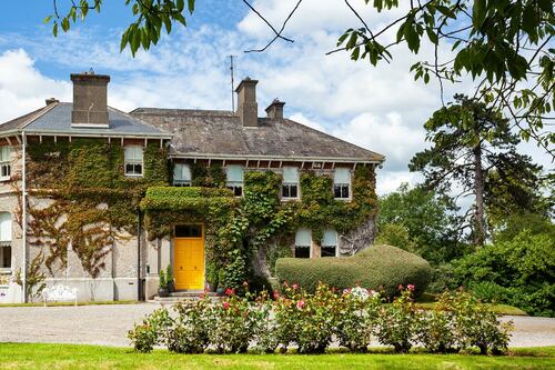 ‘Magical’ Tipperary mansion where stars partied for €990k