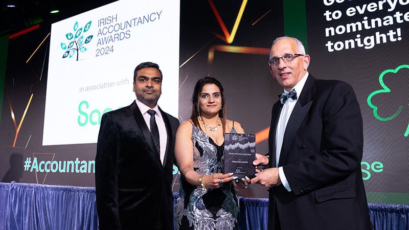 Rohith Garg & Geetika Garg, Directors, Axon Outsourcing Limited, presents the medium practice of the year award to Frank Walsh, Walsh OBrien Harnett