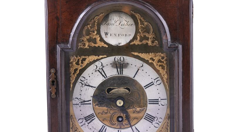 Irish George III walnut cased bracket clock by Samuel Lahee of Waterford €2,000–€3,000