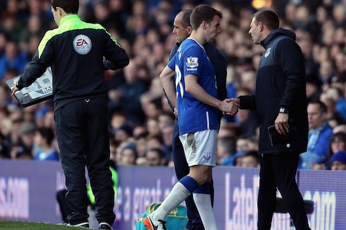 Séamus Coleman limps off as Southampton peg back Everton