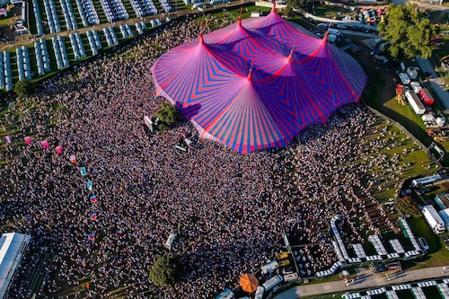 Young people should educate themselves about Troubles, says Bertie Ahern after Wolfe Tones draw record crowd