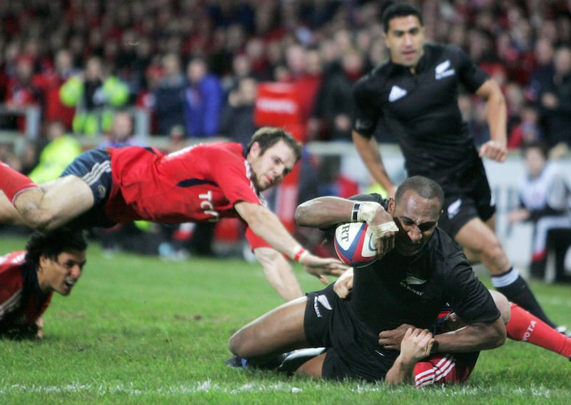 Joe Rokocoko scores the late match-winning try against Munster at Thomond Park in 2008. Photograph: Tim Hales/Photosport/Inpho