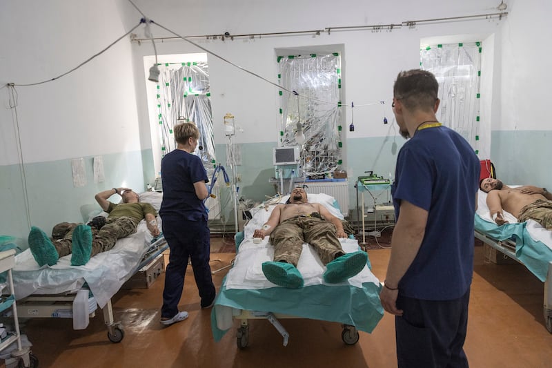 Ukrainian soldiers suffering from concussions are treated at a stabilization point in the Zaporizhzhia region on July 10th. Photograph: David Guttenfelder/The New York Times