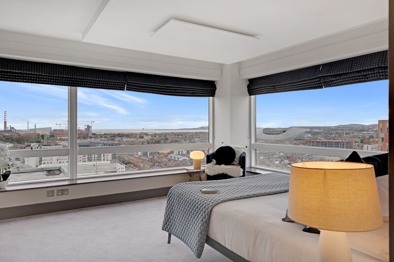 Bedroom with views of sea and Aviva