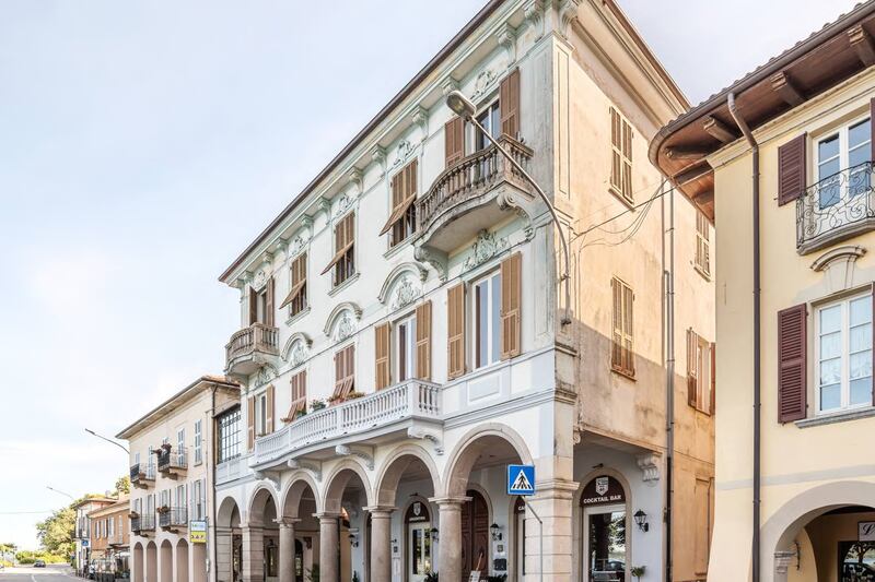 An attic apartment in a villa in the centre of Lesa