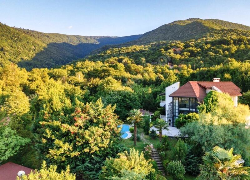 This home in Izmit has private gardens as well as a swimming pool