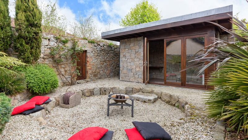 Garden room and fire pit