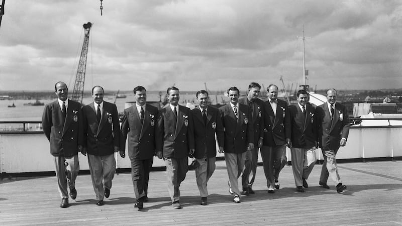 The American Ryder Cup team disembark the SS Queen Elizabeth (left to right) Bob Hamilton, Sam Snead, Chuck Harbert, Jimmy Demaret, Ben Hogan, Lloyd Mangrum, Dutch Harrison, Clayton Haefner, Johnny Palmer and Ed Dudley. Photo: Keystone/Getty Images