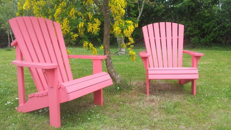 Even if your holiday plan is to just sit back and relax, you might like the idea of observing the world from a deck chair that you’ve made yourself