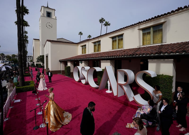 epa09160881 A view of the red carpet at the 93rd annual Academy Awards ceremony at Union Station in Los Angeles, California, USA, 25 April 2021. The Oscars are presented for outstanding individual or collective efforts in filmmaking in 24 categories. The Oscars happen two months later than originally planned, due to the impact of the coronavirus COVID-19 pandemic on cinema.  EPA/Mark Terrill / POOL *** Local Caption *** 55864152