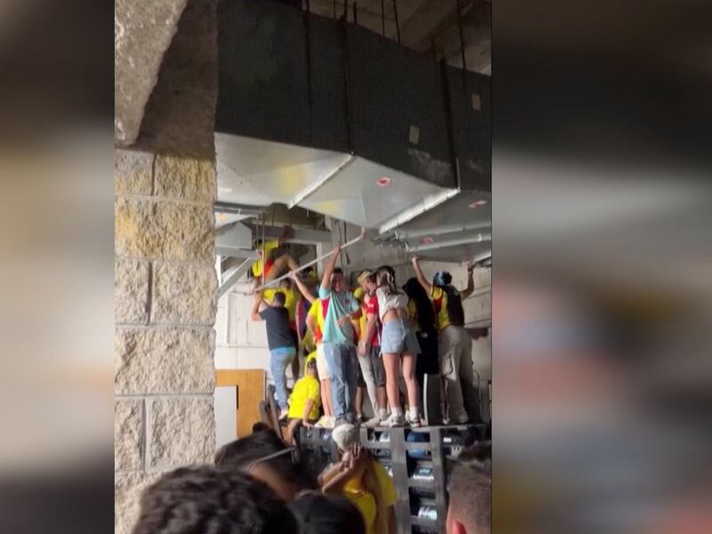 Copa America: fans attempt to enter final venue through ventilation system