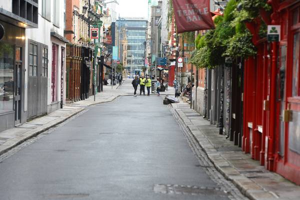 Outdoor dining ban for Temple Bar criticised as ‘ludicrous’