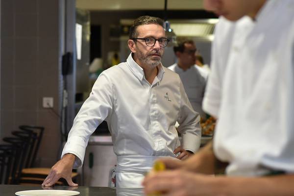 Michelin allows French chef to hand back his three stars